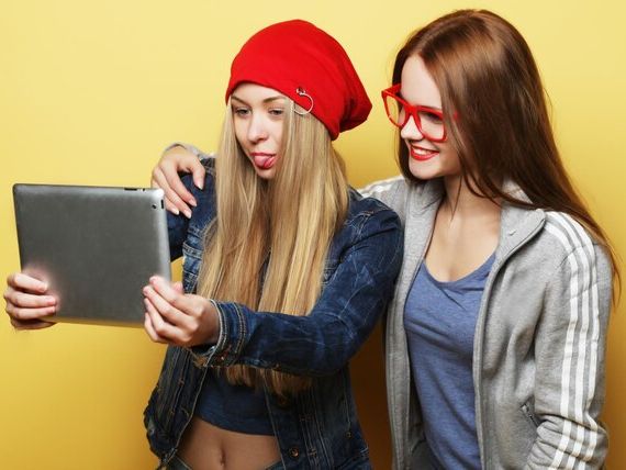 Trendy w marketingu cyfrowym 2026: AI, social commerce i autentyczność w centrum uwagi